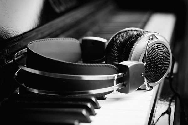 piano & headphones